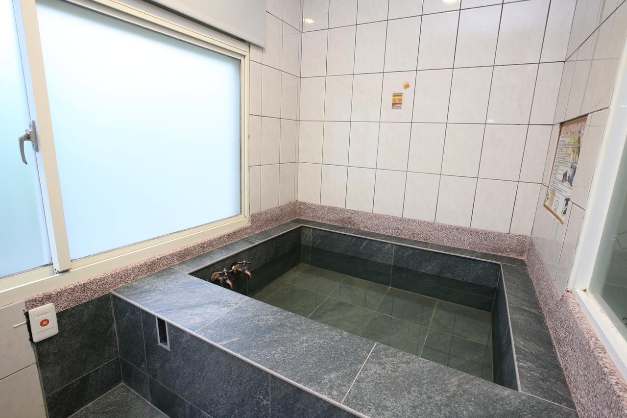 Cyuan Tang Hot Spring Hotel Jiaoxi Extérieur photo